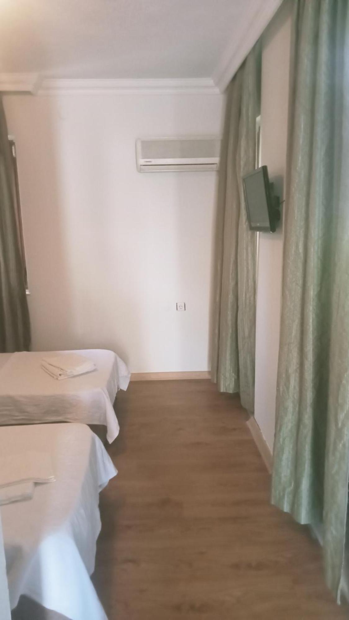 Отель London House