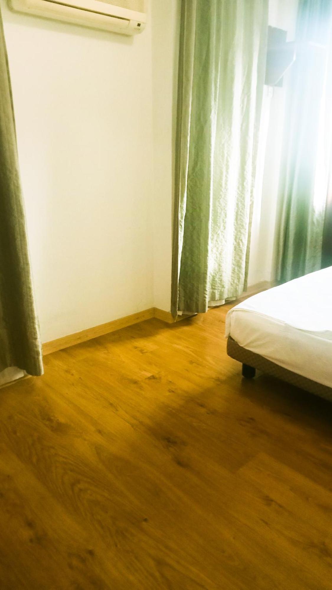 Otel London House